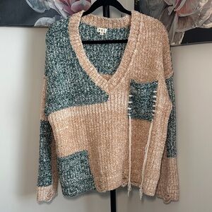 POL V-Neck Sweater in Green and Tan